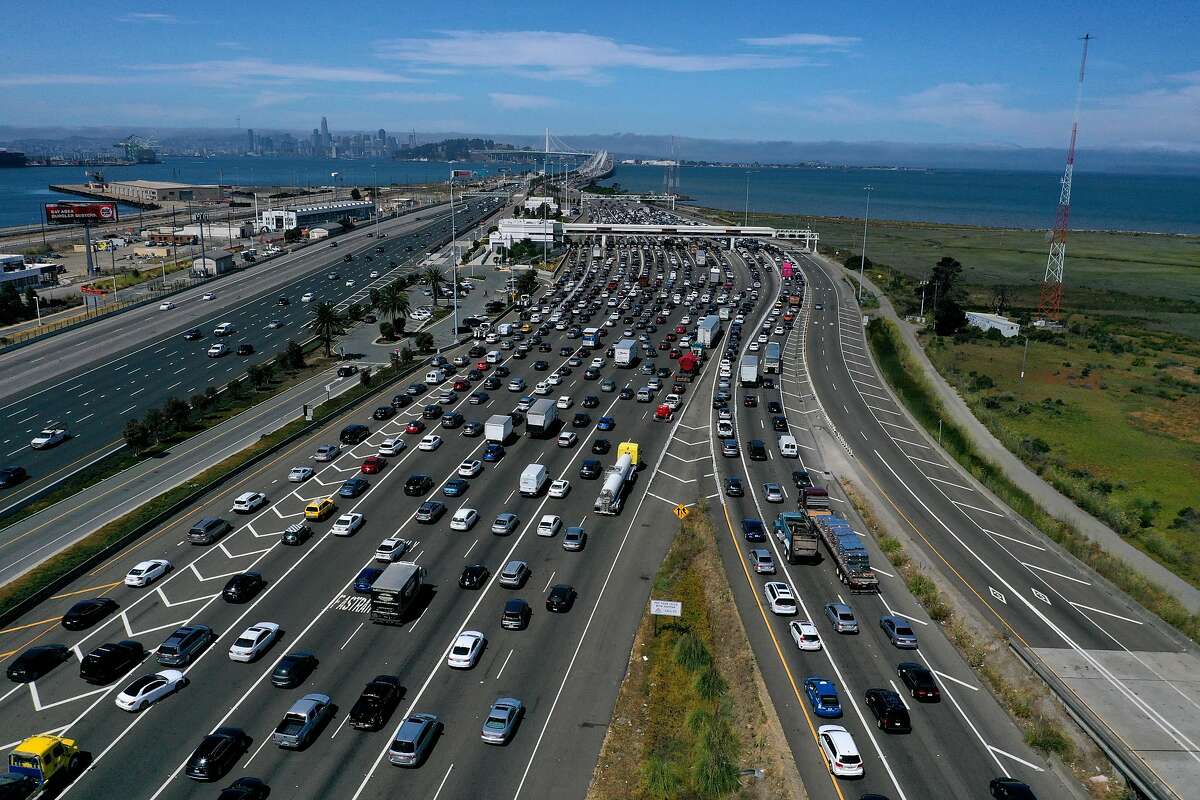 SAN RAFAEL, CALIFORNIA - JULY 25: Traffic backs up at the San Francisco-Oakland Bay Bridge toll plaza along Interstate 80 on July 25, 2019 in Oakland, California. The State of California and four of the largest automakers in the world - Ford, VW, Honda an