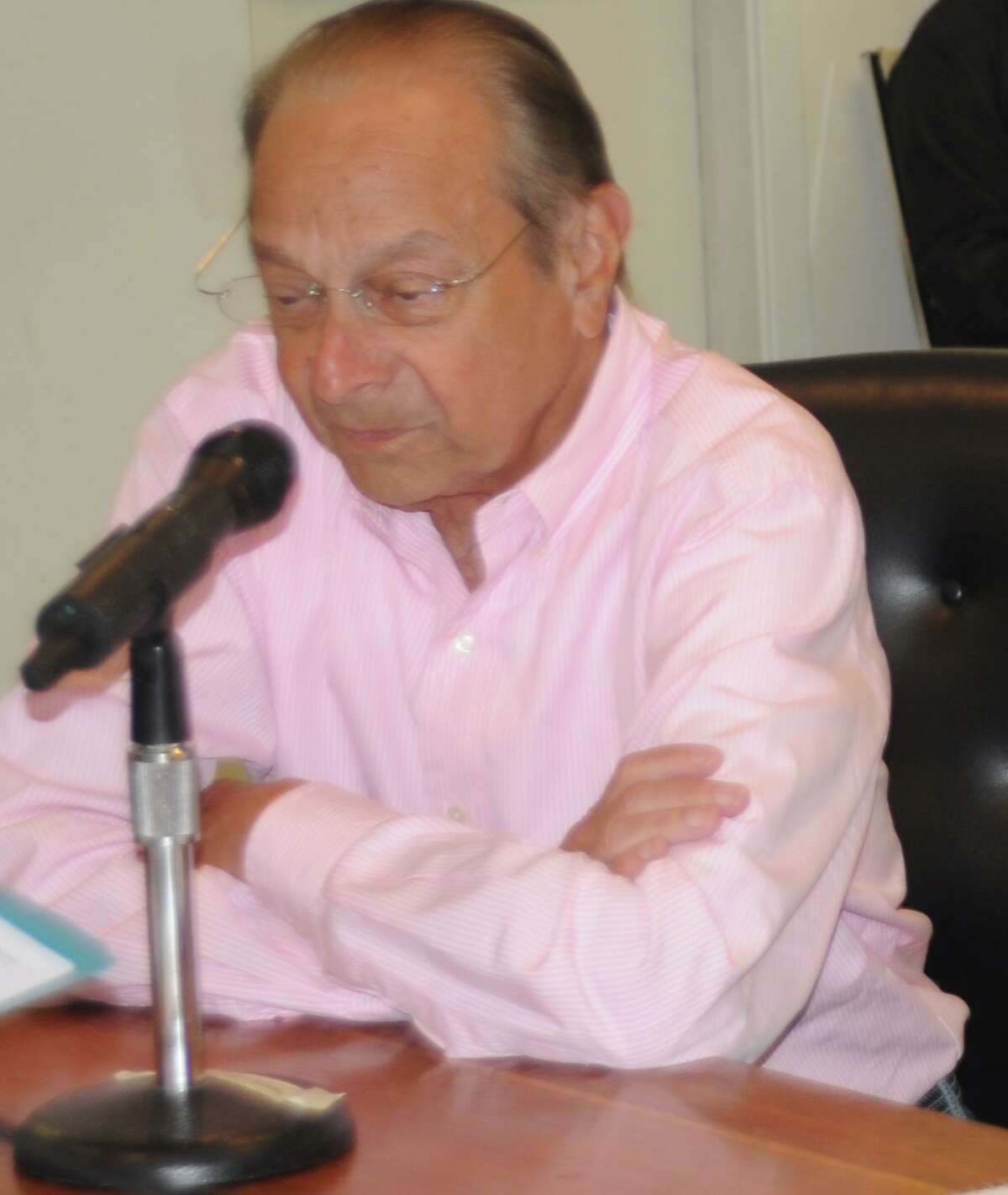 Economic and Community Development Commission Chairman Arnold Light at a Ridgefield Board of Selectmen’s meeting on June 5, 2019.