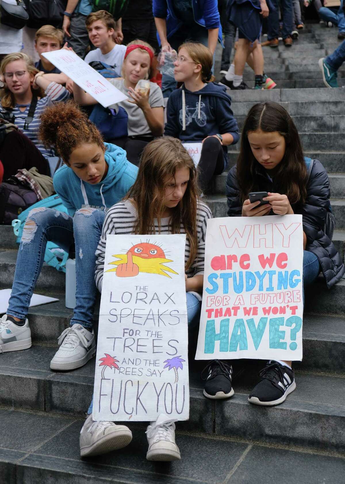 Thousands join Climate Strike in Seattle: Networking for the planet