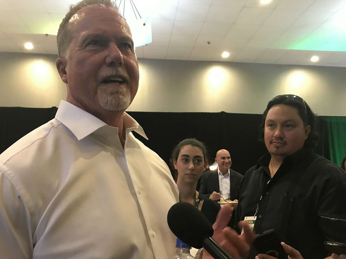 Mark McGwire among five inducted into A's Hall of Fame: 'I'm blessed