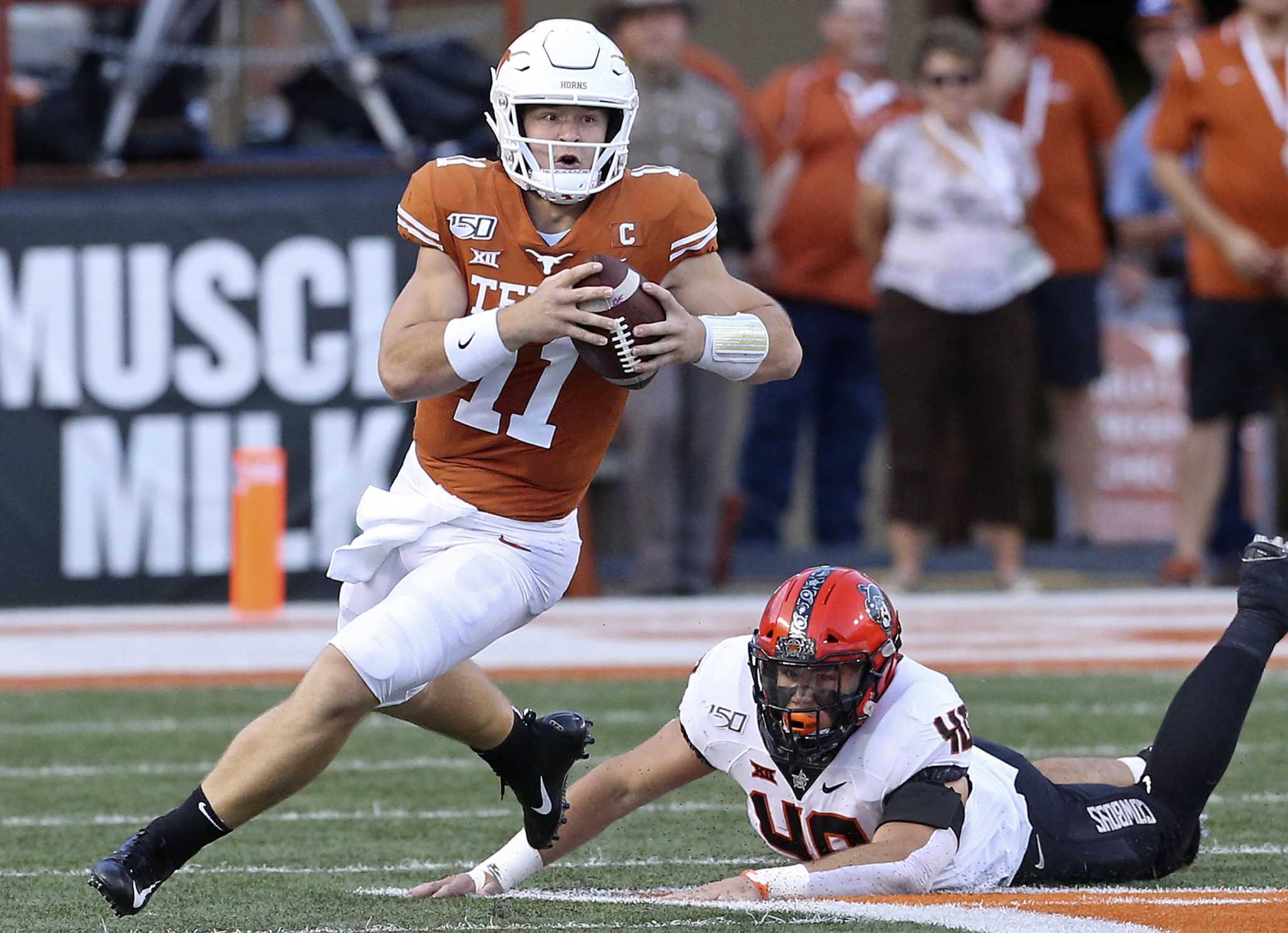 Sam Ehlinger Tosses a Dime for a Touchdown - Stadium