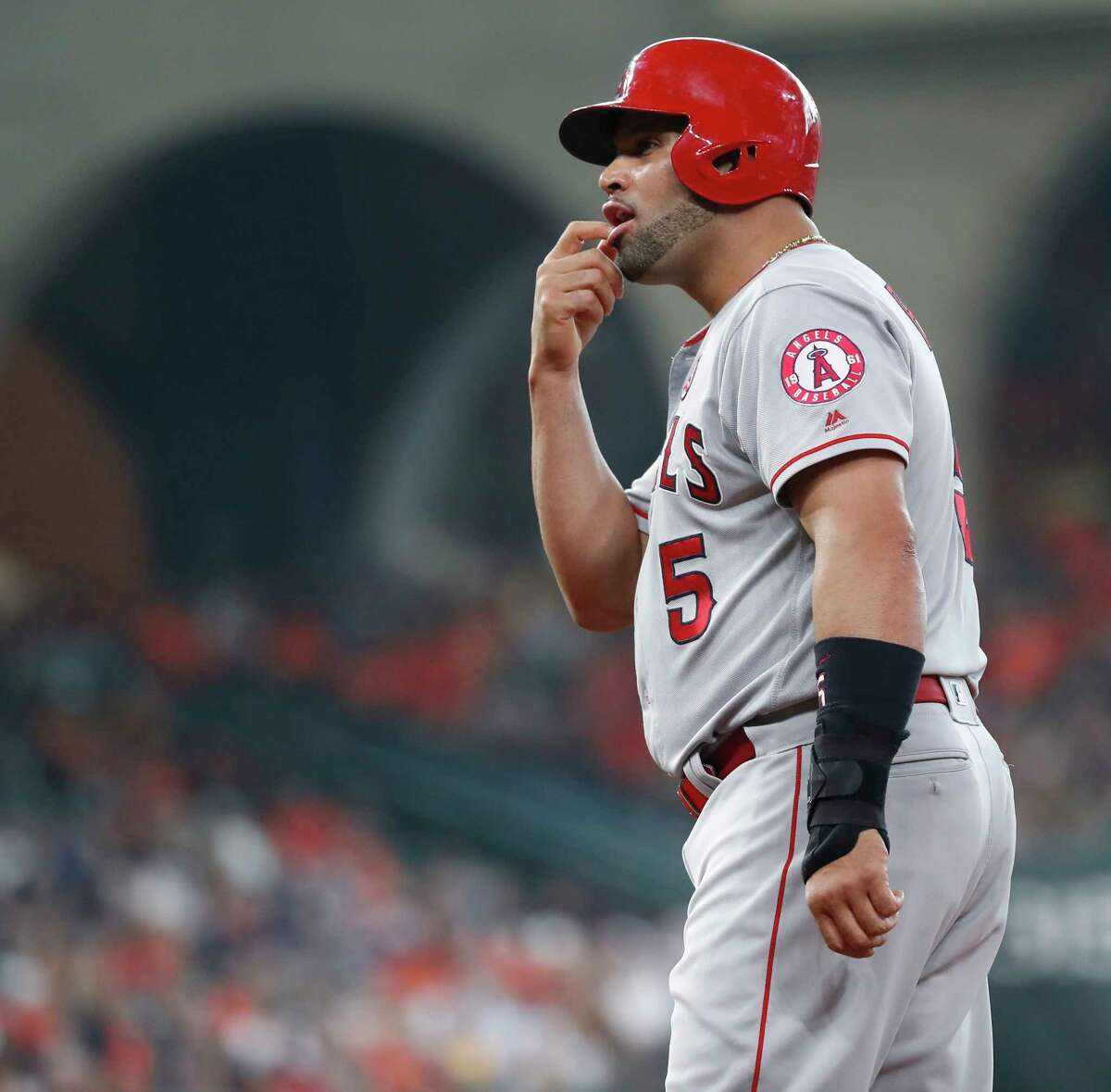 Astros claim third straight AL West title