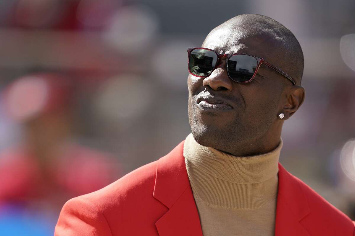 Terrell Owens says he 'would love to talk to' Antonio Brown