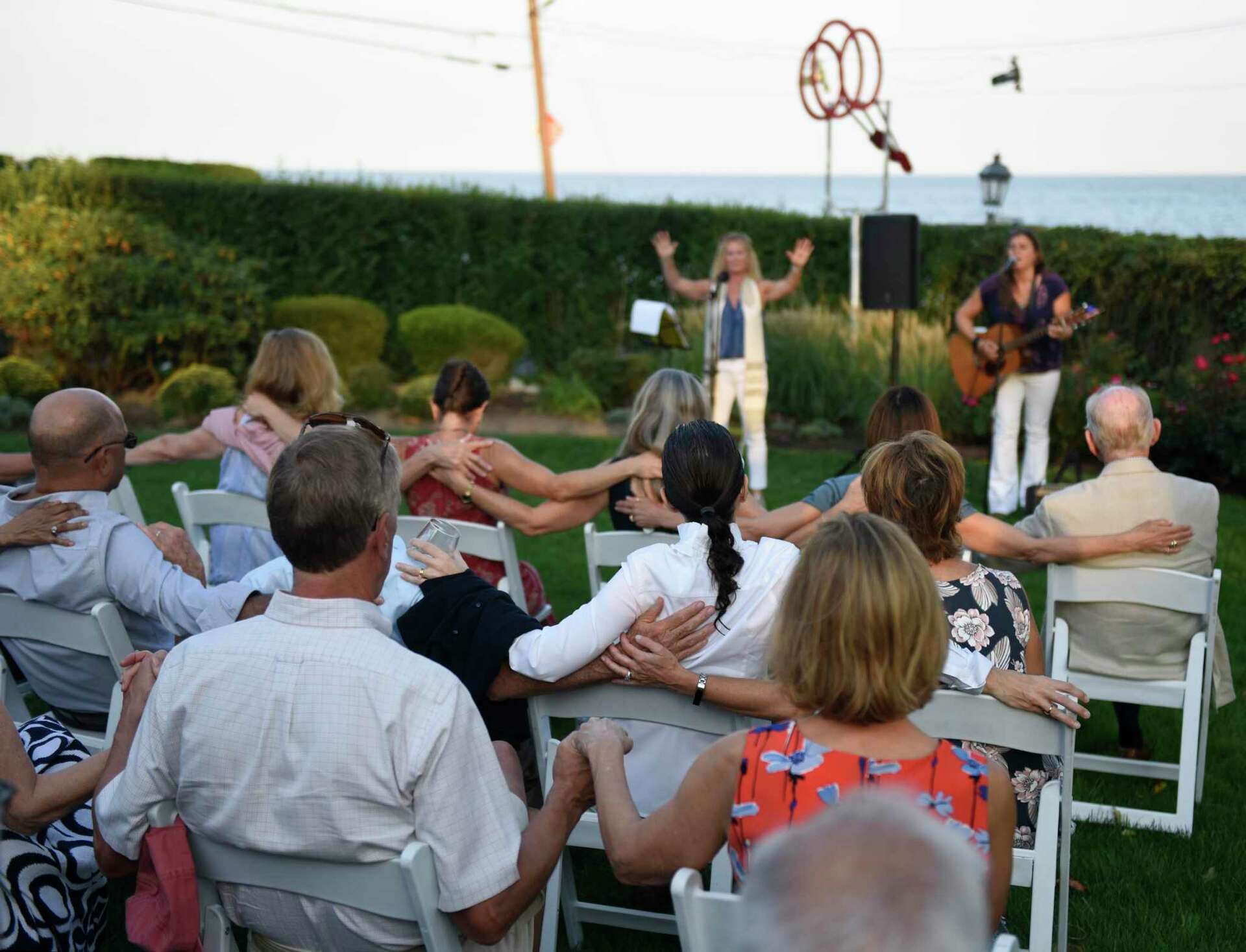 Photos: 'Three Souls' a memorial to Stamford Christmas fire, image size:1920x1468