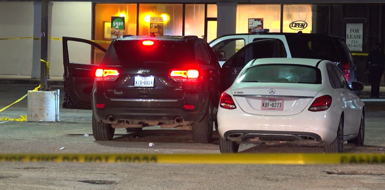 1 Dead, 1 Wounded After Shooting Outside Southeast Houston Bar