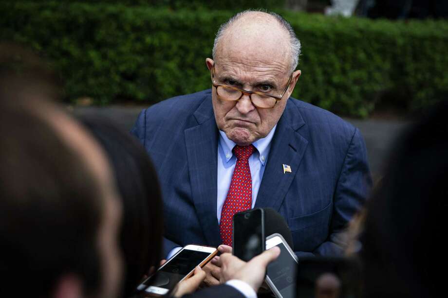 Rudy Giuliani Can T Say 100 That Trump Didn T Threaten To Cut