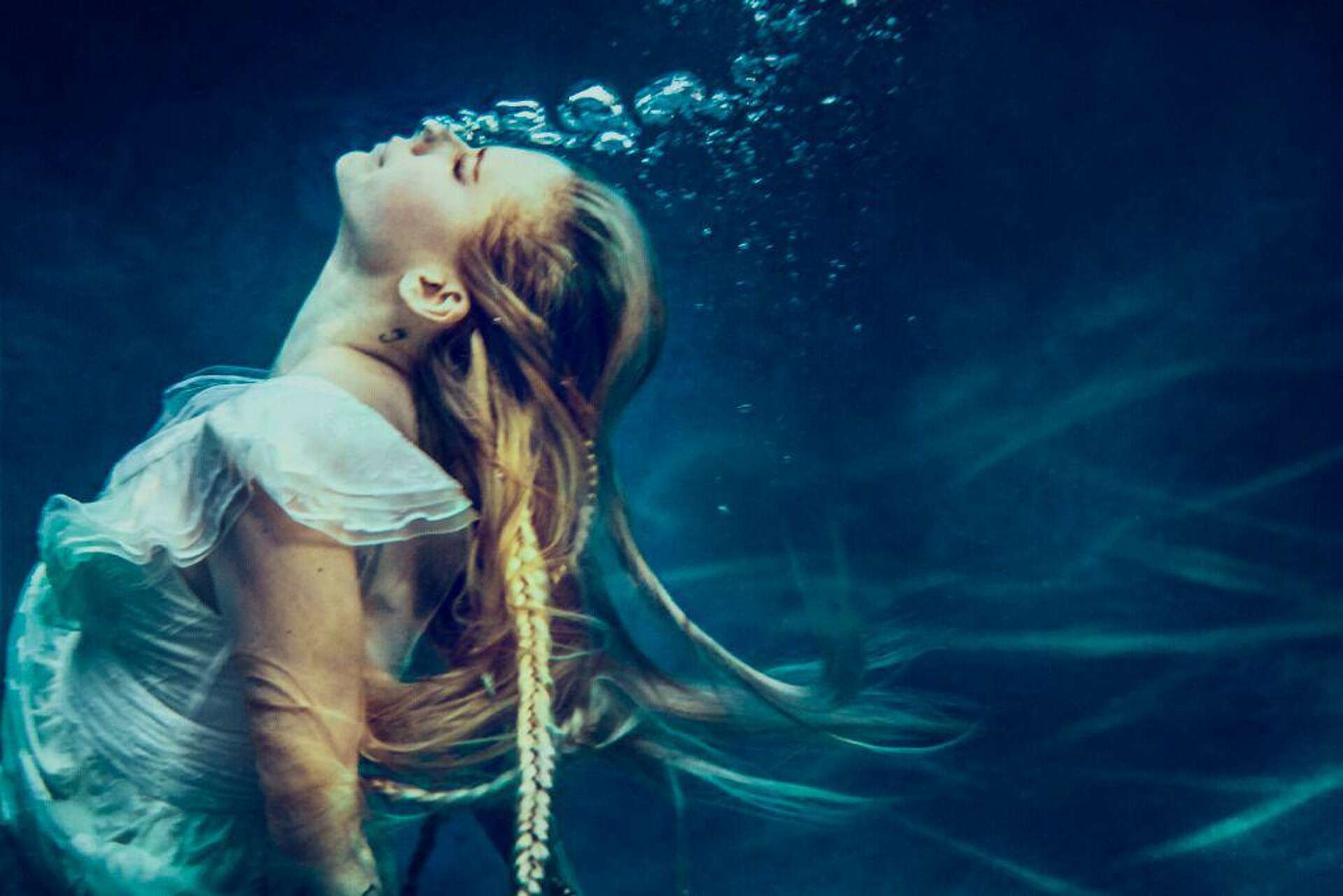 Avril Lavigne brings 'Head Above Water' tour to Wallingford's