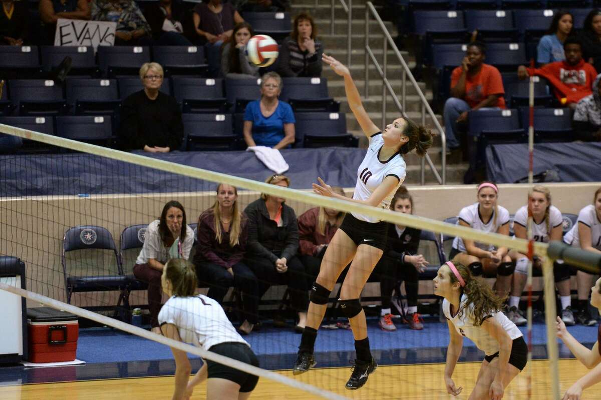 Cinco Ranch grad finishes historic upset for Rice volleyball