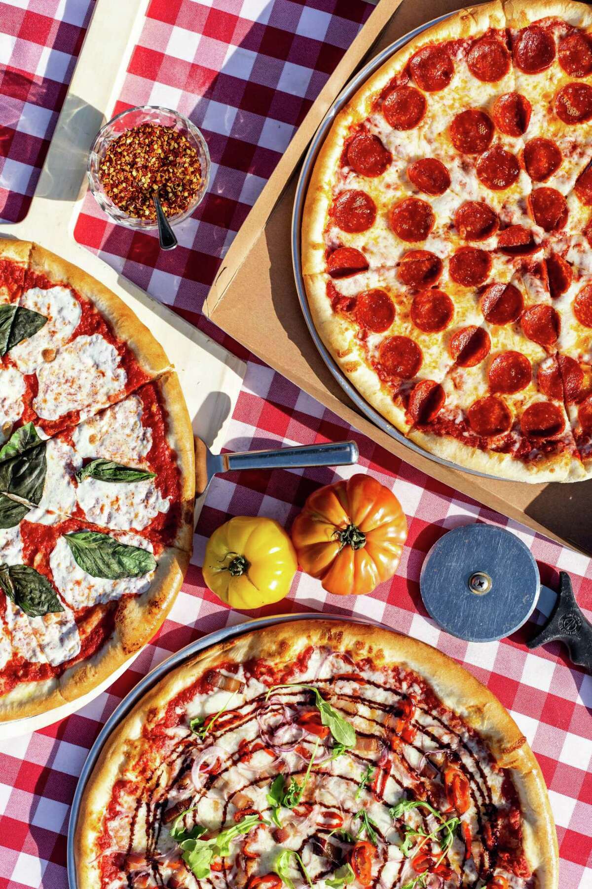 B.B. Italia and B.B. Pizza14795 Memorial Dr. Cheer on your favorite team at B.B. Italia and B.B. Pizza, which share a roof. Order a large pizza and get an order of wings for half-off.