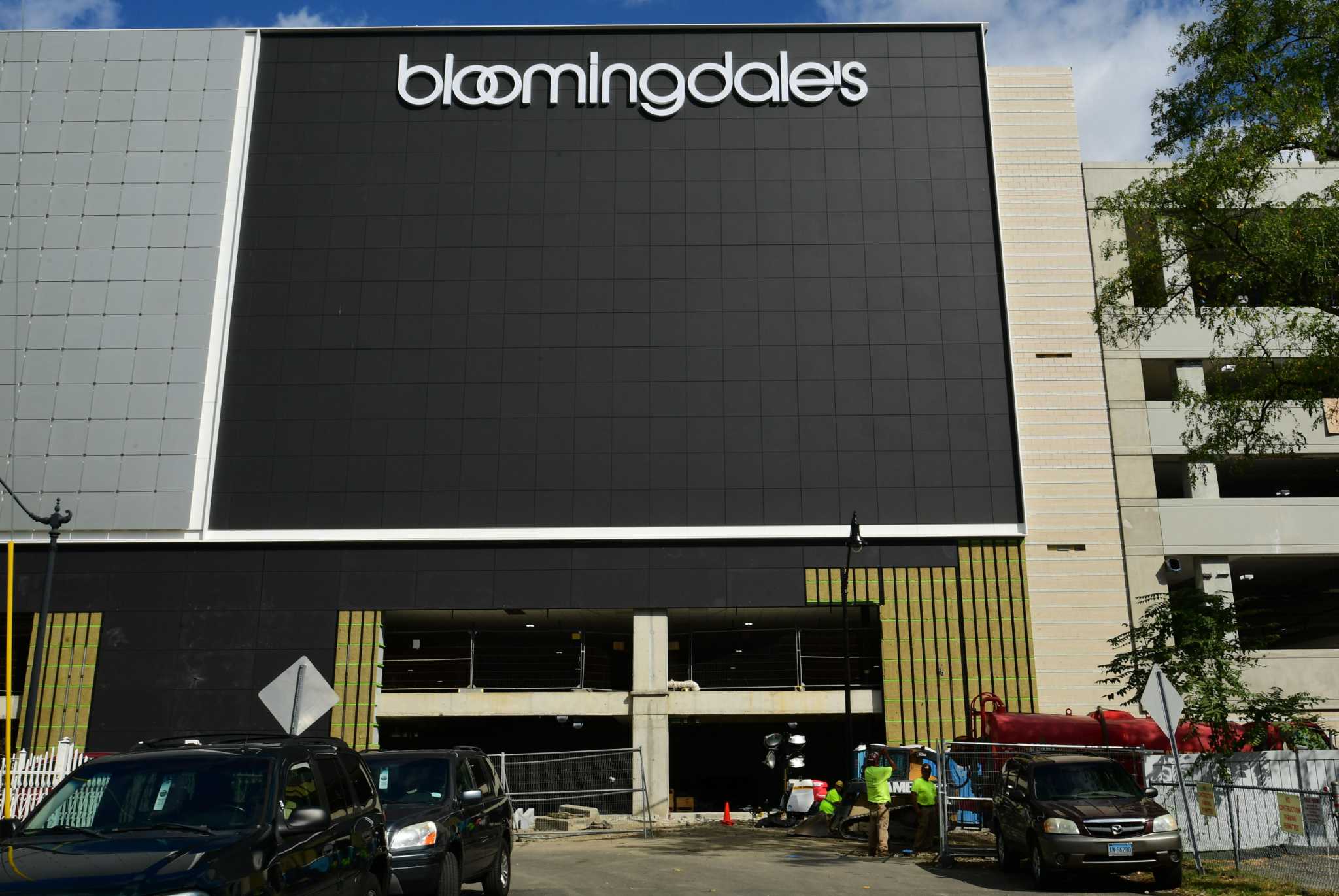 Bloomingdale's Opens New Store In The SoNo Collection