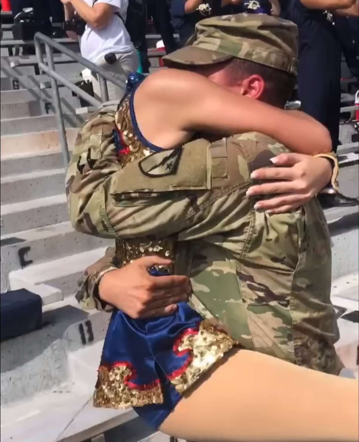 Now That s A Homecoming Houston area Soldier Gives Sister Surprise 