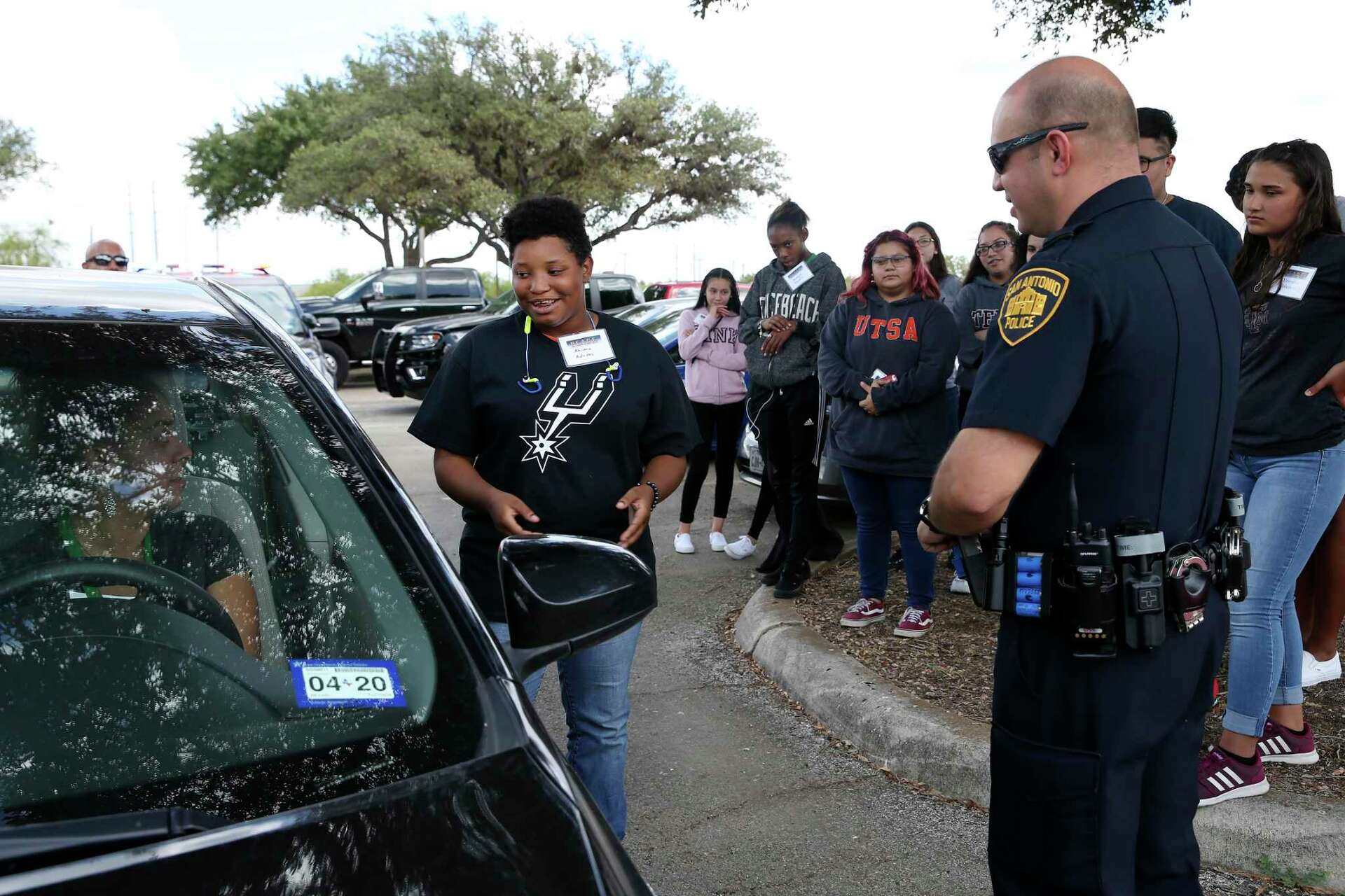 High School Students Get Glimpse Of A San Antonio Police Officers