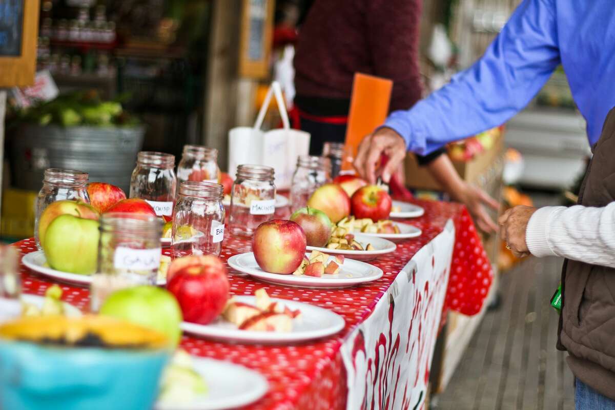 Lake Chelan orchards offer apple tastings.