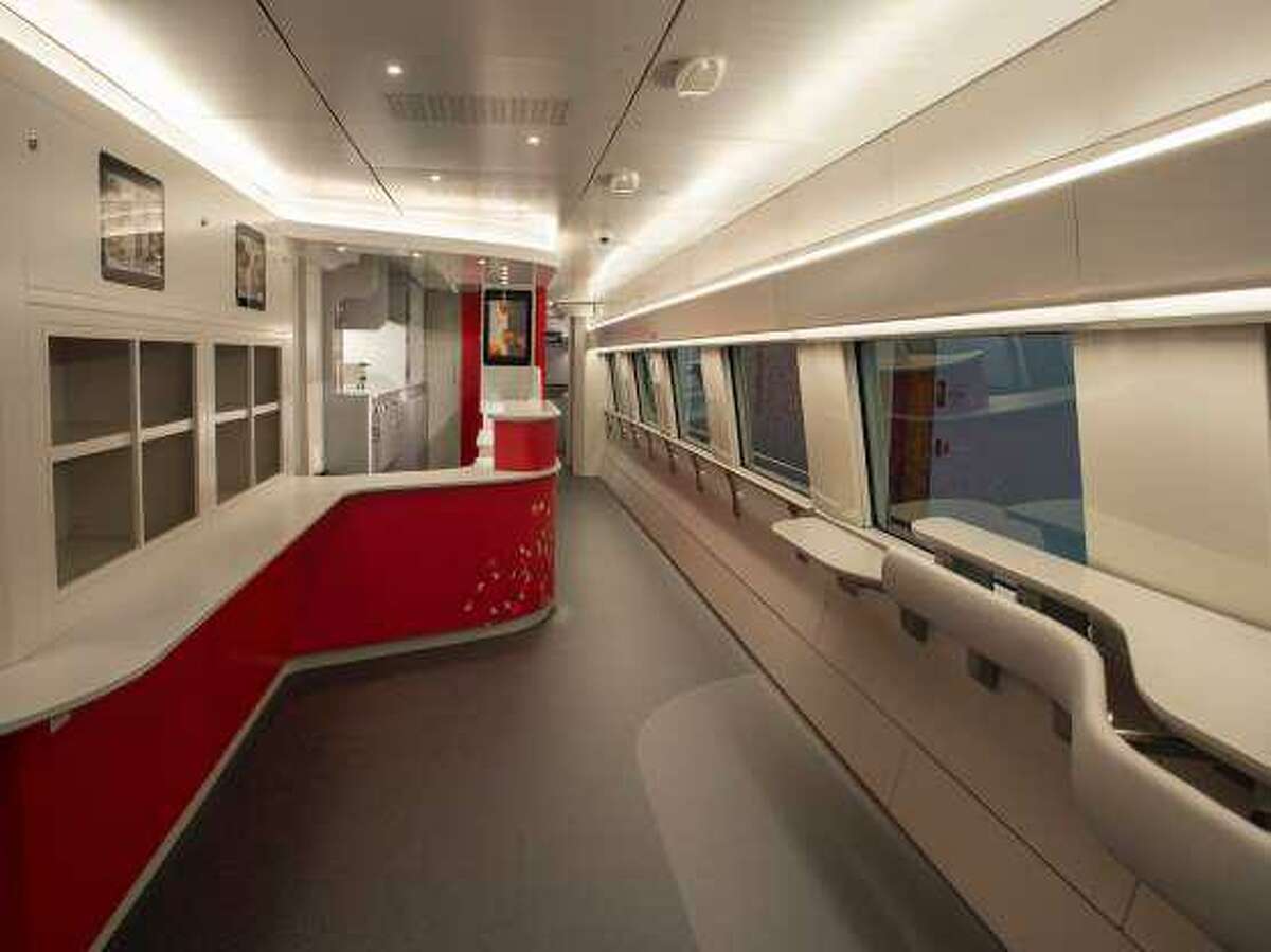 luxury train travel usa amtrak