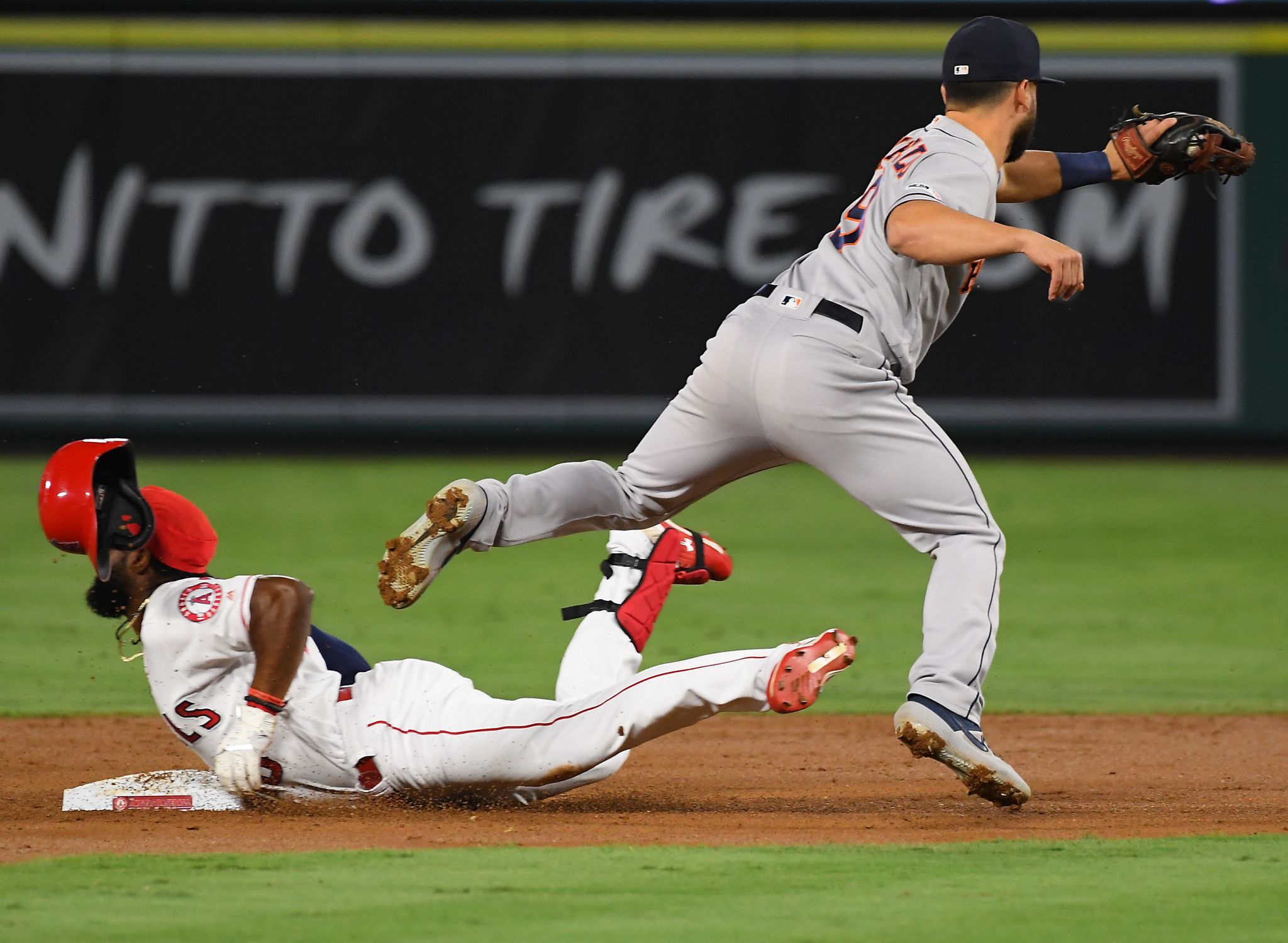 Andrelton Simmons, Martin Maldonado snag Gold Gloves for Angels