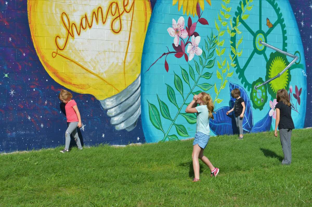 Community members gathered Thursday evening to celebrate the completion of a mural, which was a service project spearheaded by the Midland County Youth Action Council. (Ashley Schafer/Ashley.Schafer@hearstnp.com)