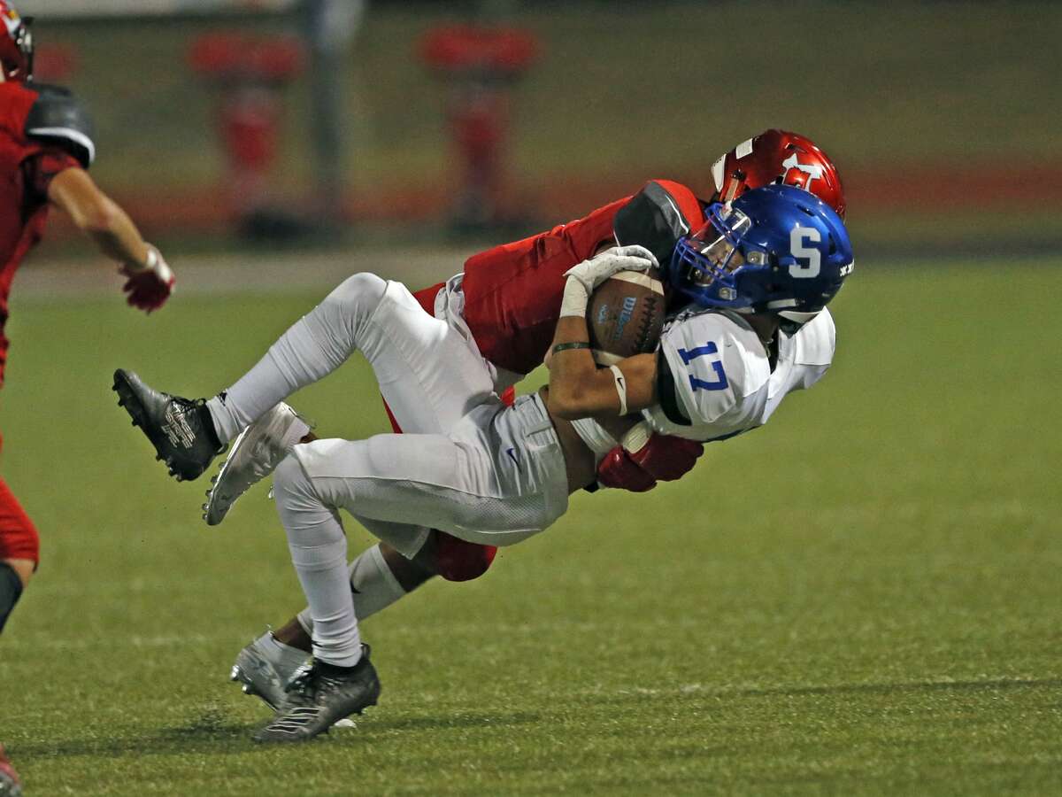 Southside's Caleb Camarillo brings down Somerset's Evin Pichardo in a District 15-5A-II football contest on Saturday.