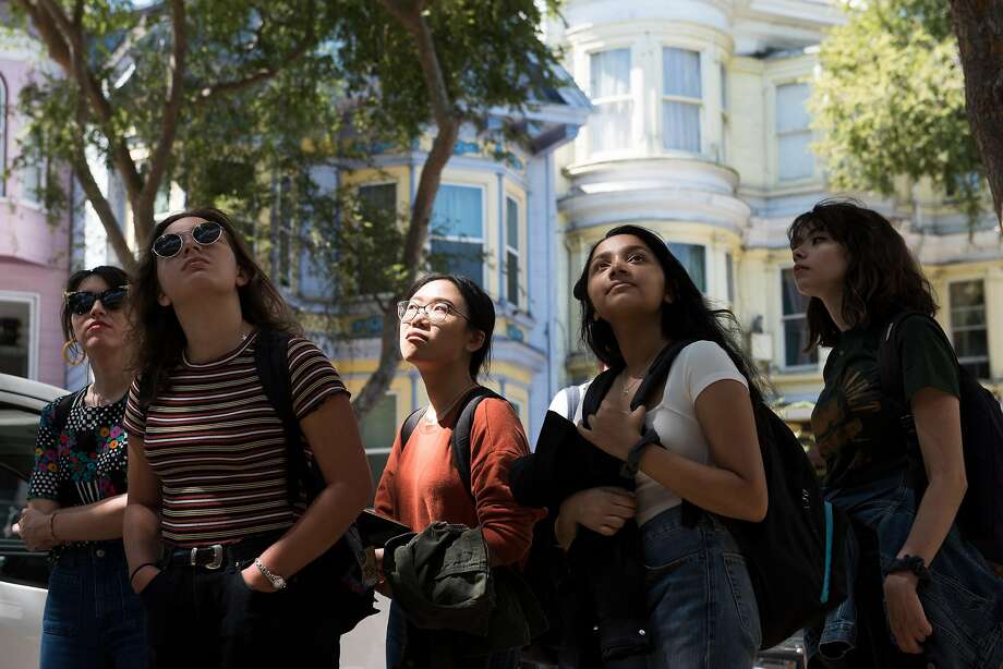 Students of USF Professor Sergio De La Torre, during a tour of a new trend of gray-painted houses in the Mission District of San Francisco, Calif., on August 26, 2019. Photo: Kate Munsch / Special To The Chronicle