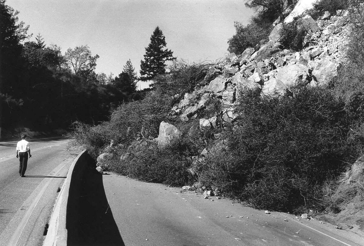 1989年10月18日，洛马普列塔地震引起的山体滑坡阻塞了横跨圣克鲁斯山脉的17号州际公路的南向车道