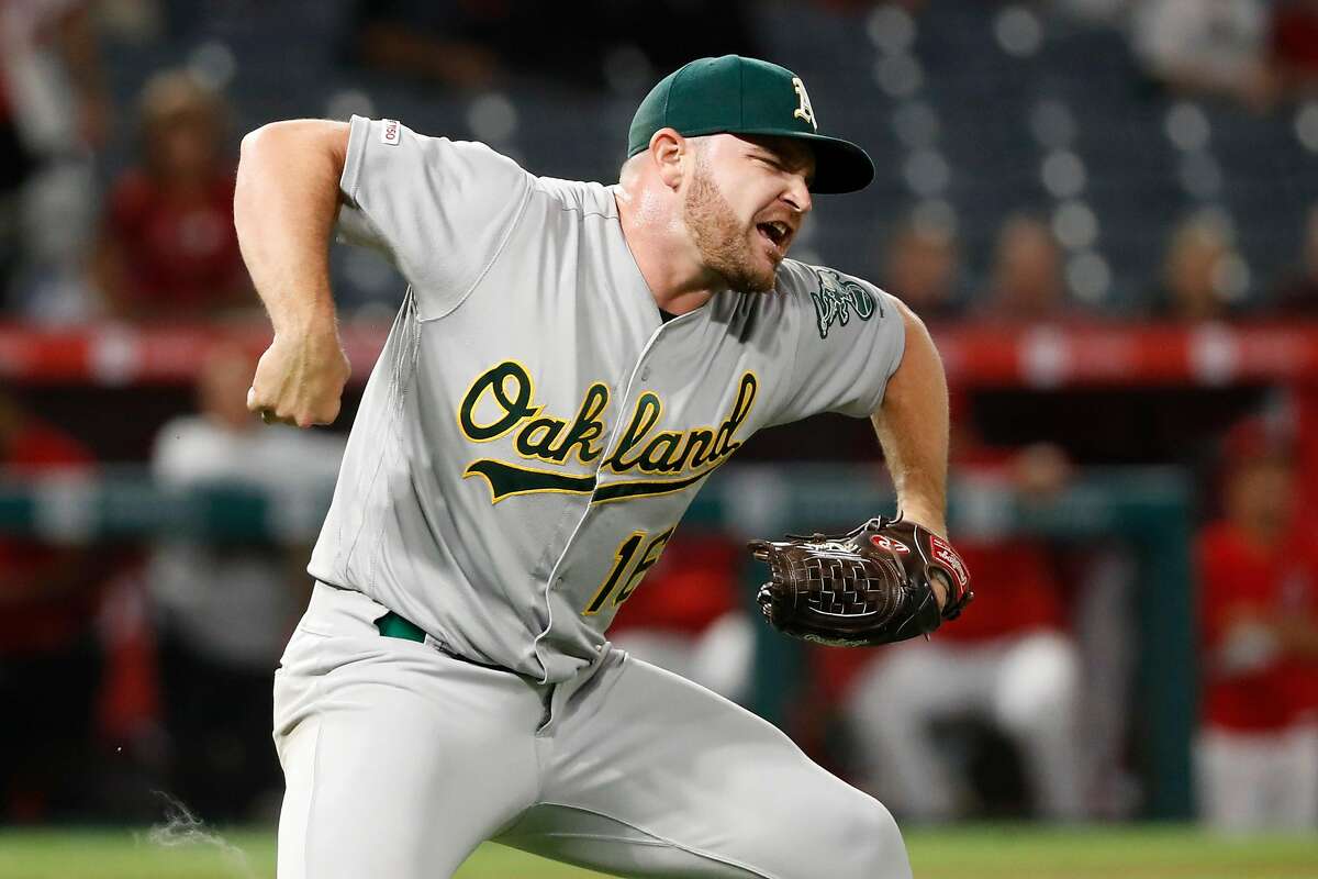 Liam Hendriks works 1-2-3 inning, 05/11/2023