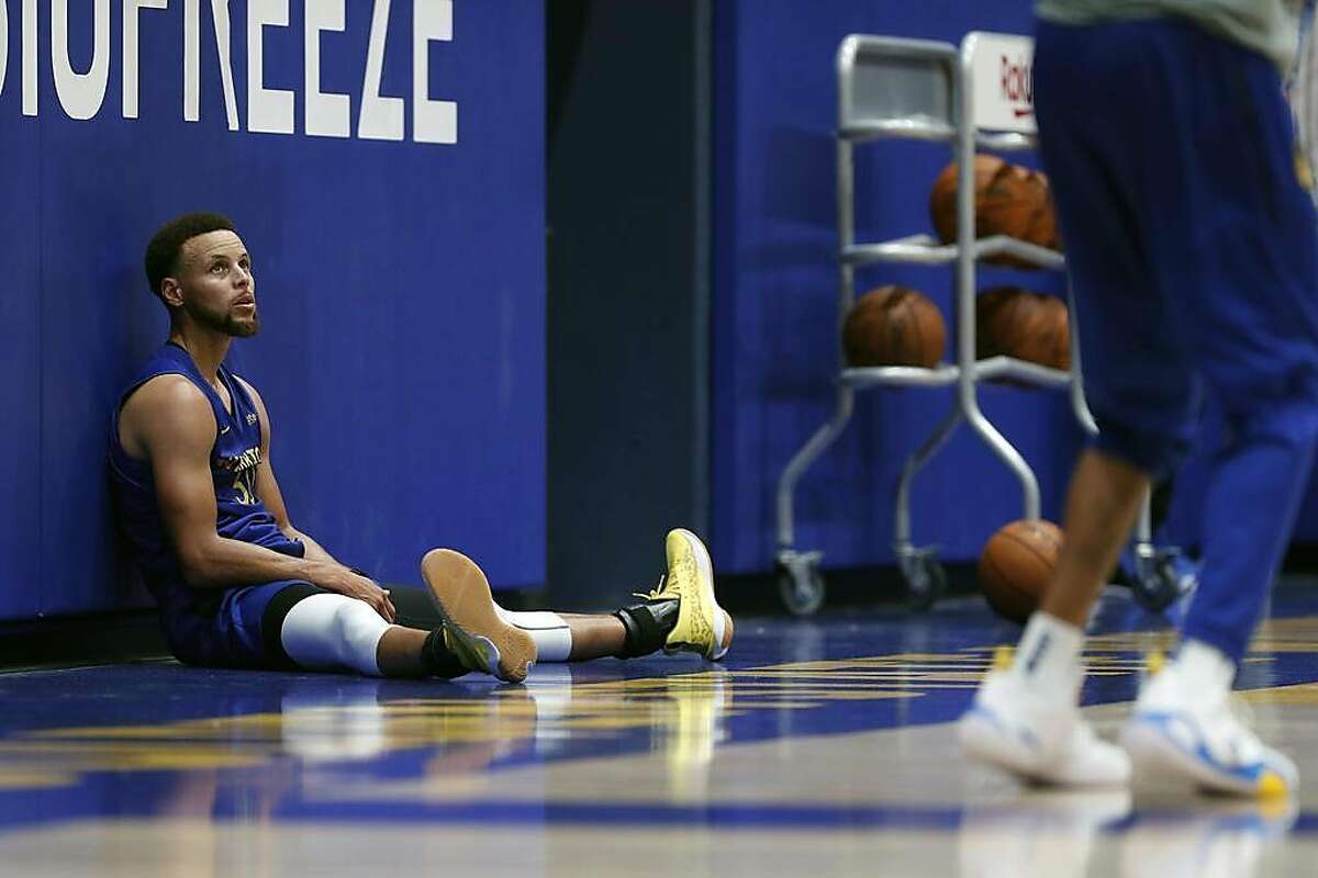Golden State Warriors' Stephen Curry watches D'Angelo Russell during training camp at Chase Center in San Francisco, Calif., on Tuesday, October 1, 2019.