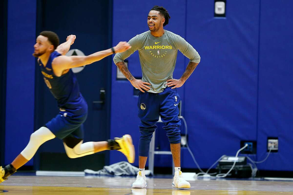 Golden State Warriors' D'Angelo Russell watches Stephen Curry during training camp at Chase Center in San Francisco, Calif., on Tuesday, October 1, 2019.