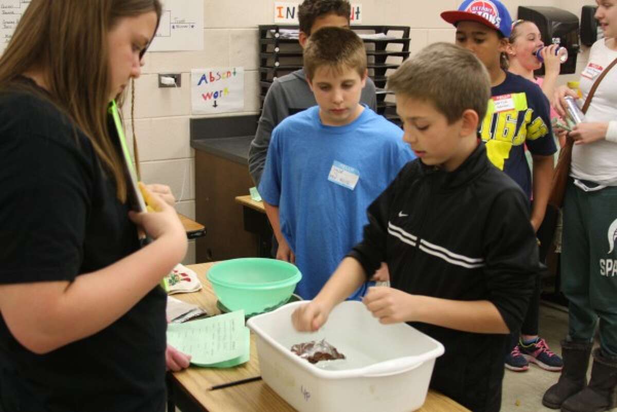 EARNING RIBBONS Students compete in MISD Science Olympiad contest