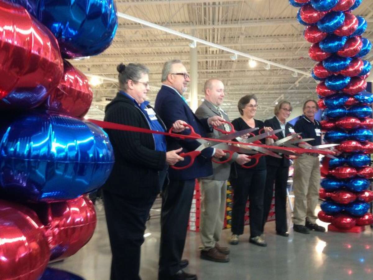 Manistee Meijer opens with community focus
