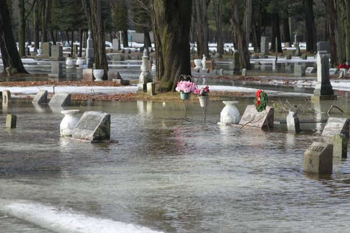 Mt. Carmel Cemetery on Thursday morning in Manistee (Ken Grabowski/News Advocate)