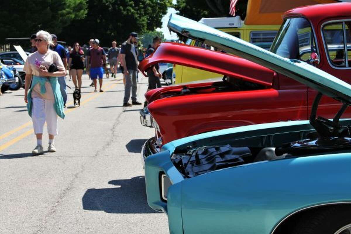Cars lined the street for Arcadia Daze, with many entries that had people reminiscing. (Ashlyn Korienek/News Advocate)