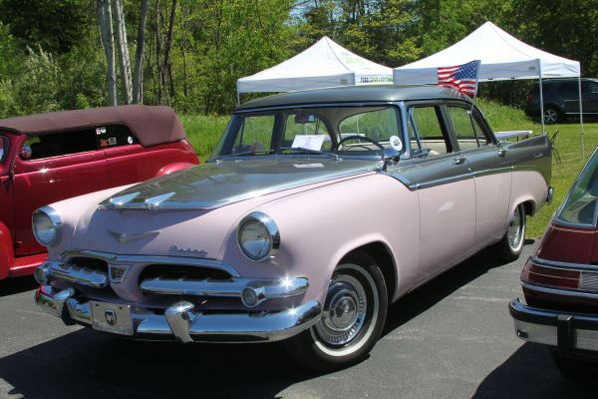 Manistee Ford Classic Car Show benefits Stomp Out Cancer