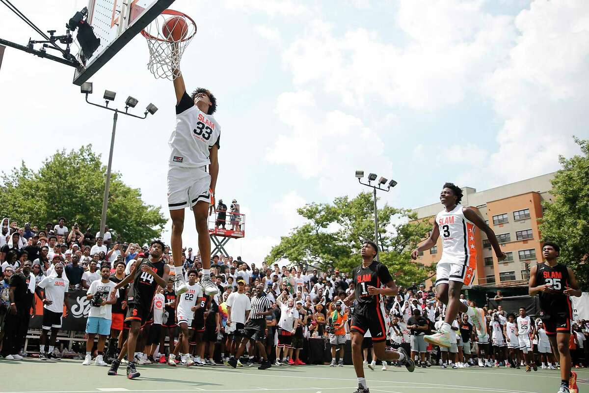 NEW YORK, NEW YORK - AUGUST 18: Andre Jackson #33 of Team Jimma dunks against Team Zion as Jaylen Murray #3 celebrates during the SLAM Summer Classic 2019 at Dyckman Park on August 18, 2019 in New York City. (Photo by Michael Reaves/Getty Images)