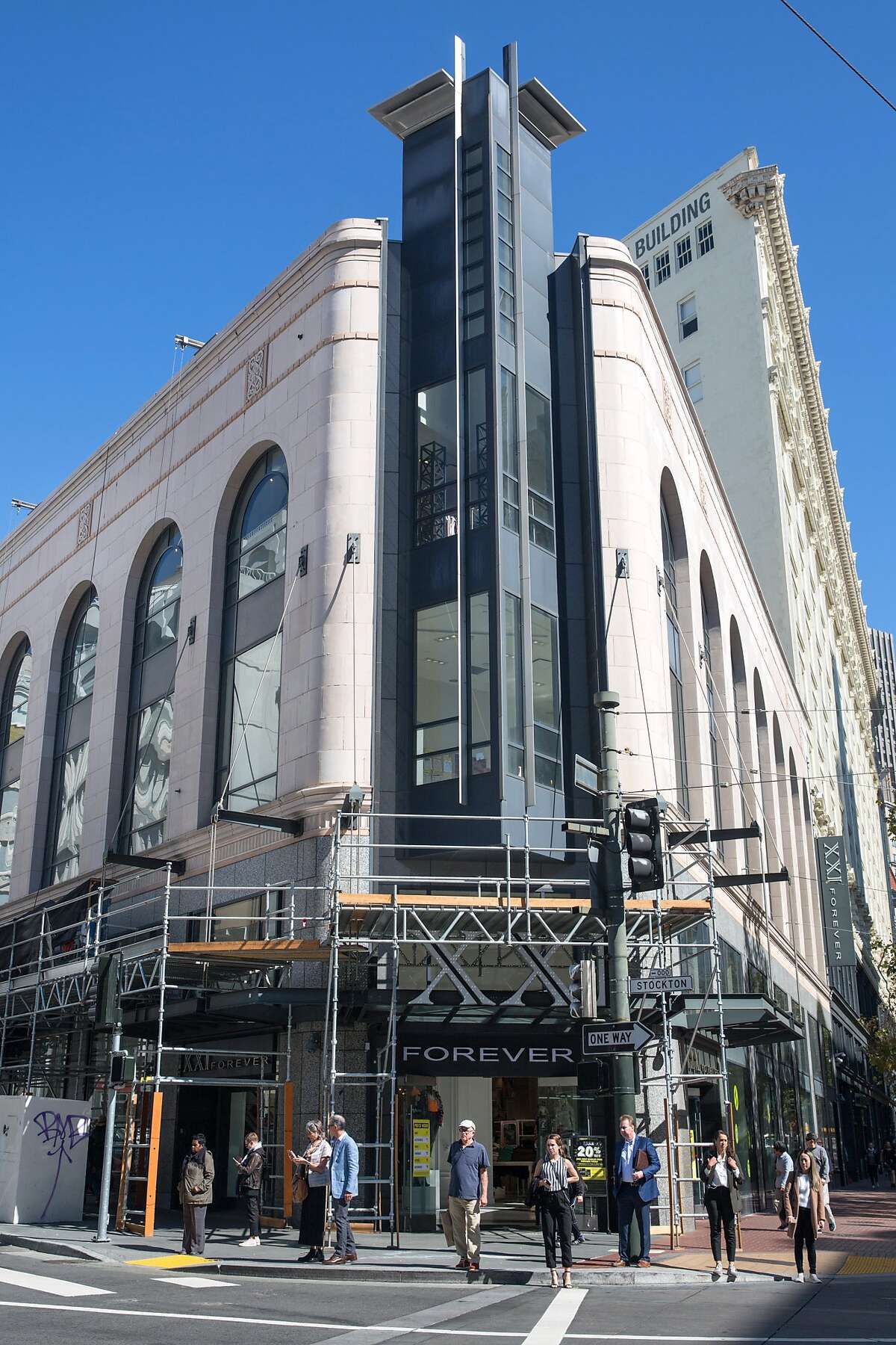 Union Square, SF’s shopping hotspot, struggles as stores close