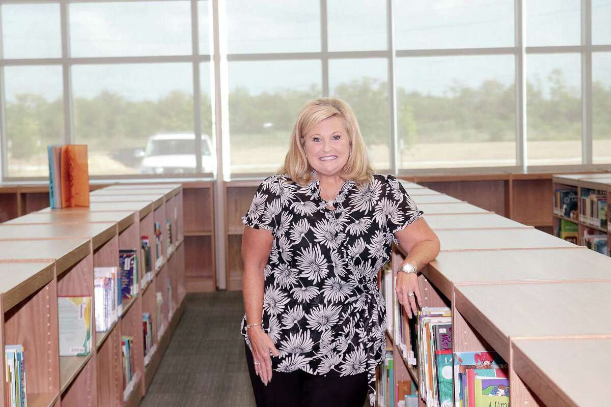 Which Houston area School Districts Pay Their Middle Elementary School 