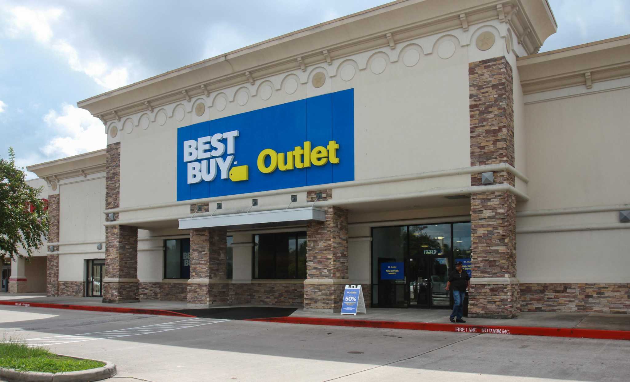 Best Buy opens Houston outlet to boost return on returns