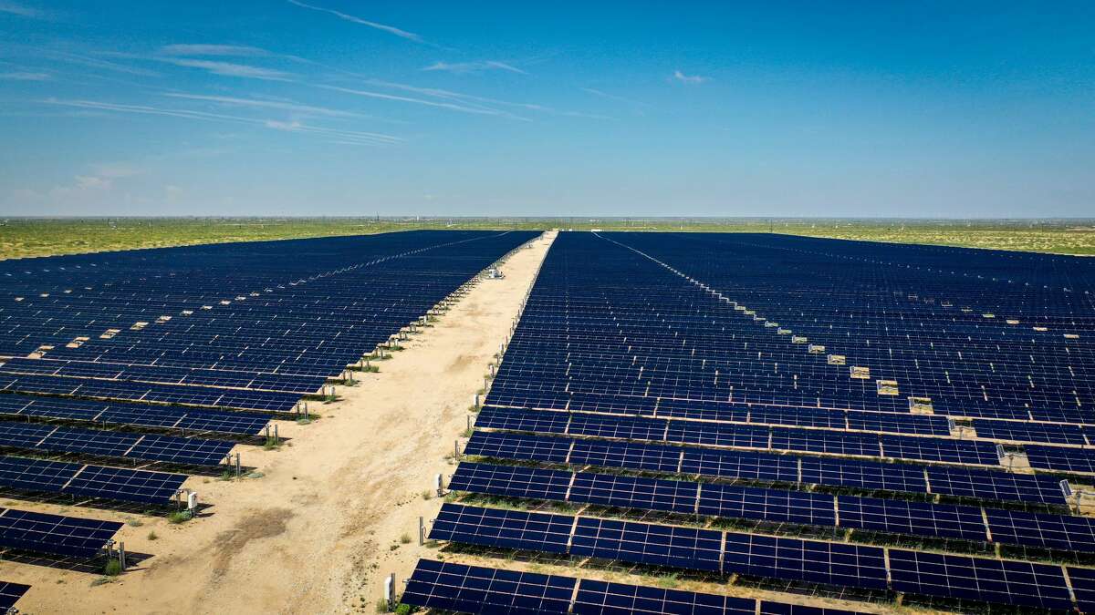 Oxy opens solar facility in Goldsmith