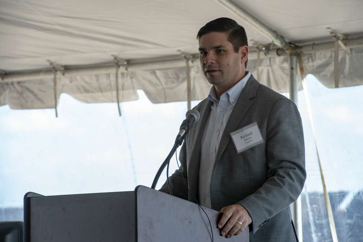 Oxy opens solar facility in Goldsmith