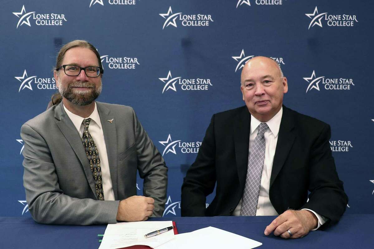 Lone Star College and the University of Texas Petroleum Extension have agreed to work together to offer customized training in the oil and gas industry. Taking part in the signing ceremony (pictured left to right) are Eric A. Roe, Ph.D., UT-PETEX executive director and Stephen C. Head, Ph.D., LSC chancellor.