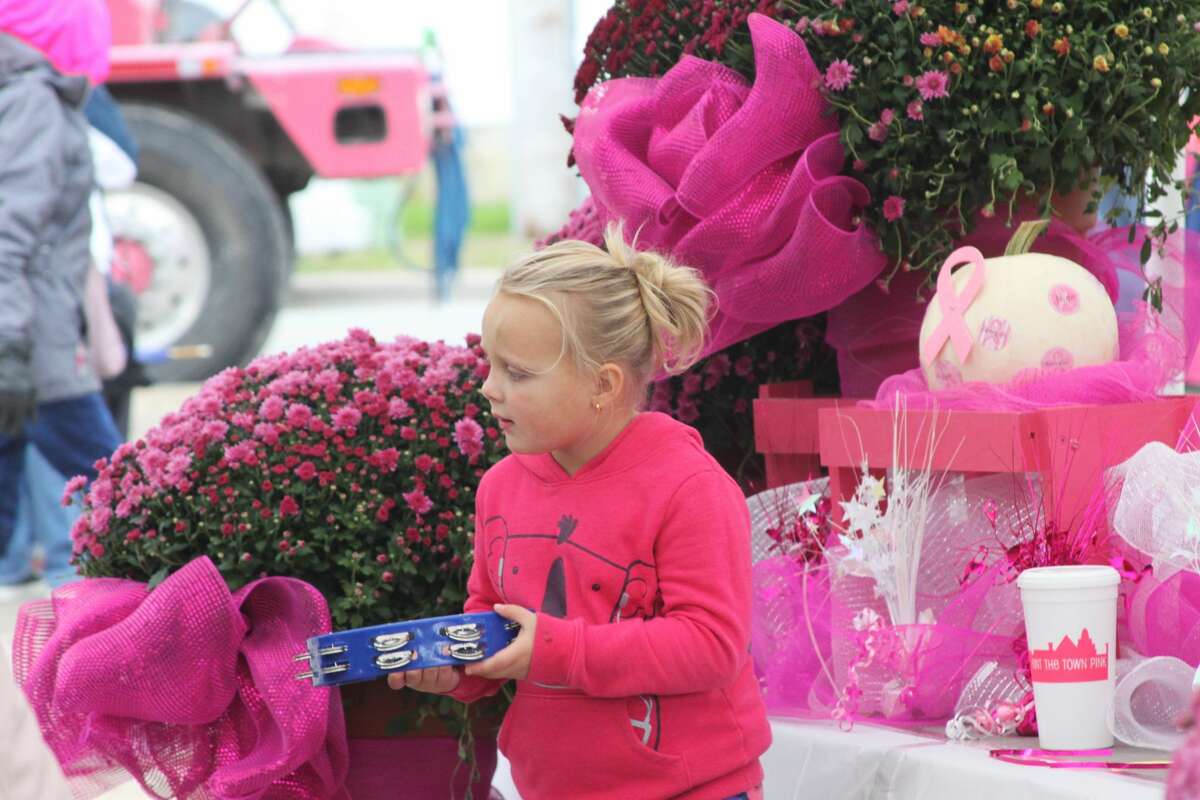 Paint the Town Pink draws large crowd for breast cancer awareness