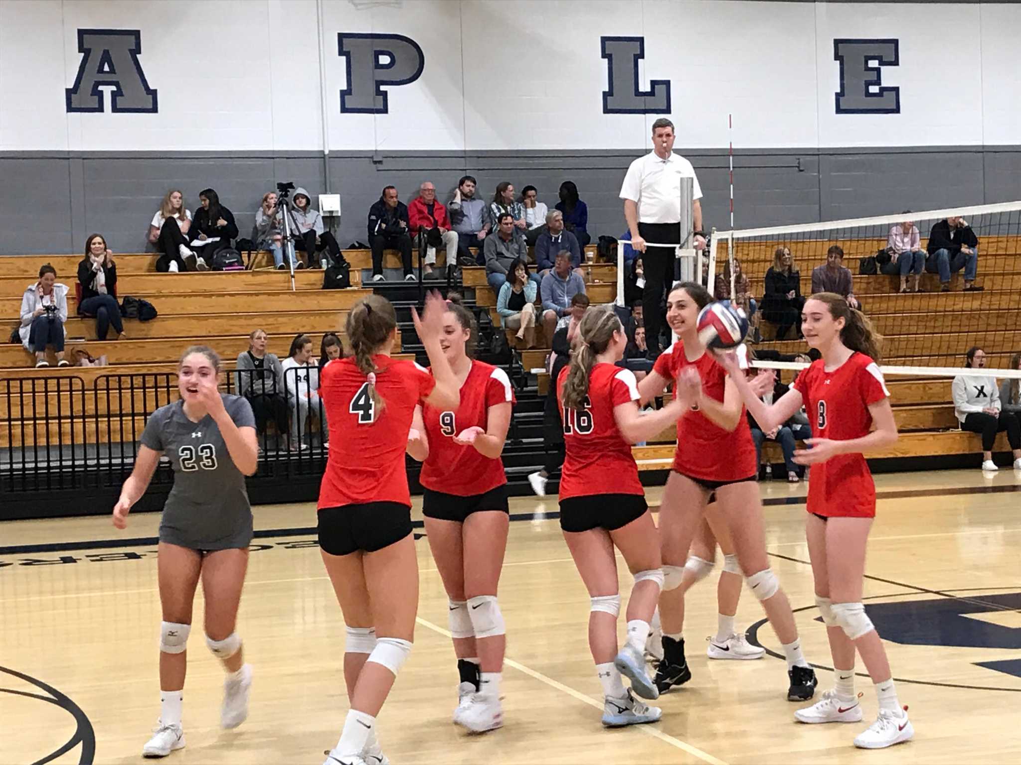 Greenwich girls volleyball team sweeps Staples to improve to 9-0 - GreenwichTime