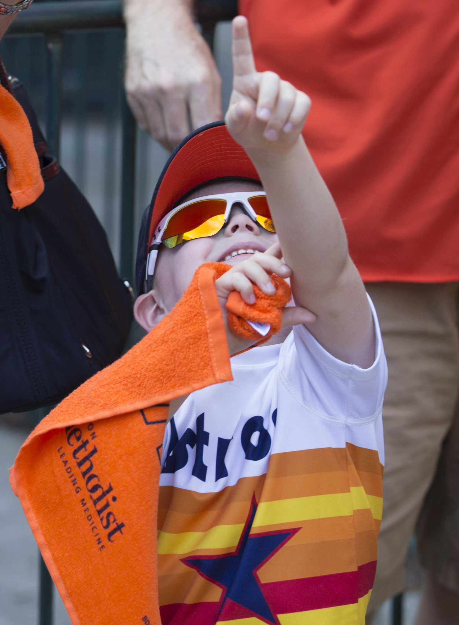 Astros fans celebrate postseason before Game 1 of ALDS