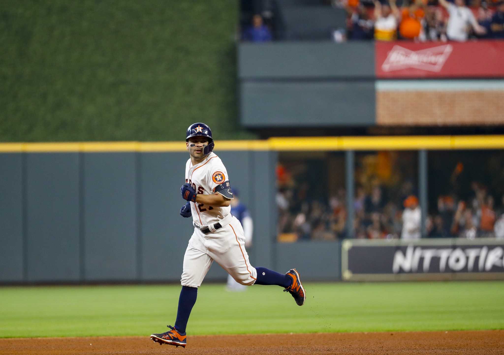 Double play! Astros' Josh Reddick and his wife are expecting twin