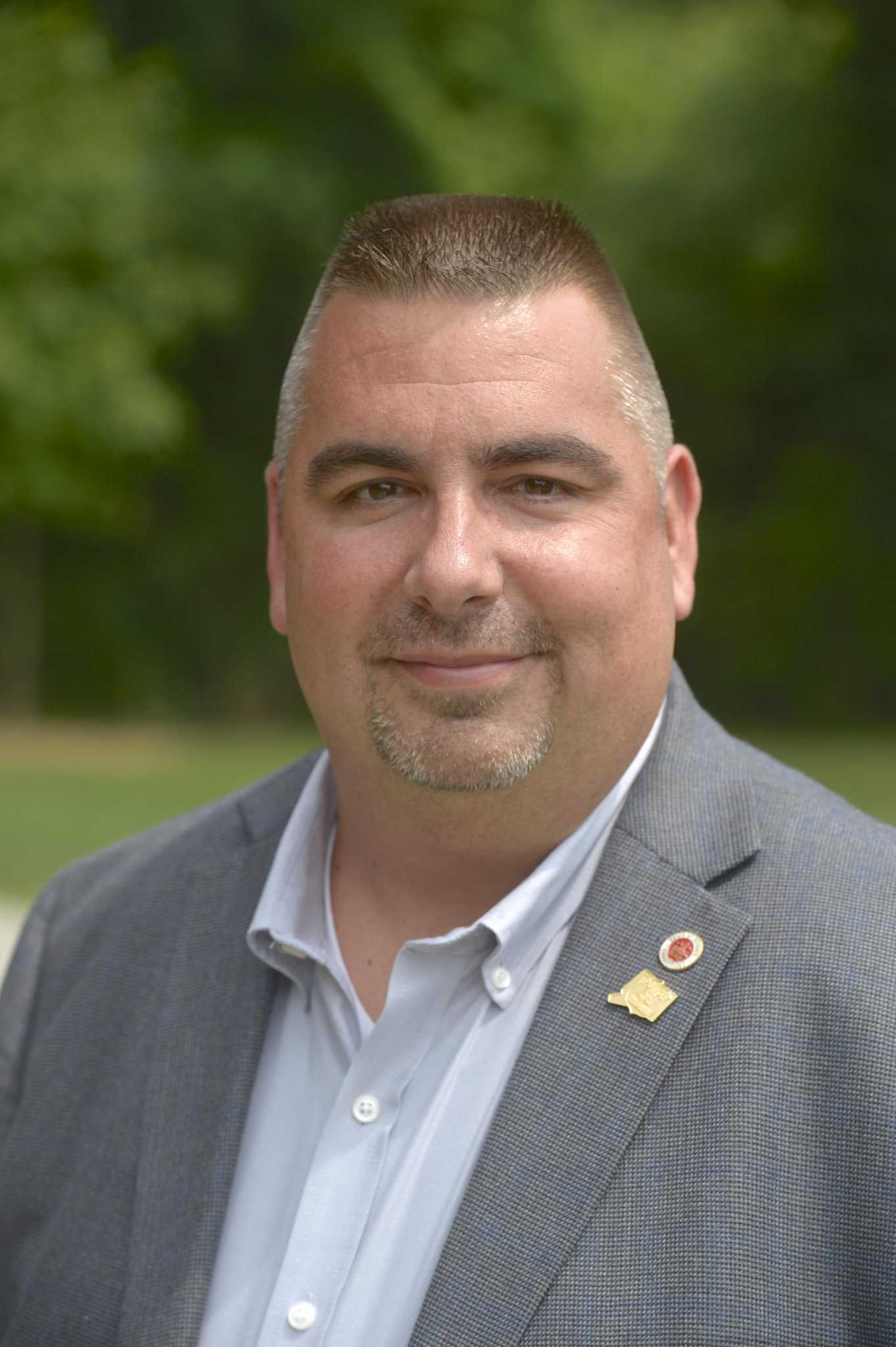 Longtime Bethel resident runs for first selectman