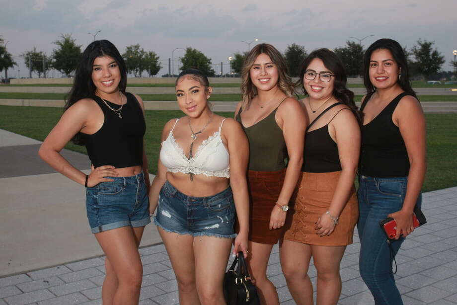 J Balvin Brings A Rainbow Of Sights And Sounds To Sugar Land Houston Chronicle