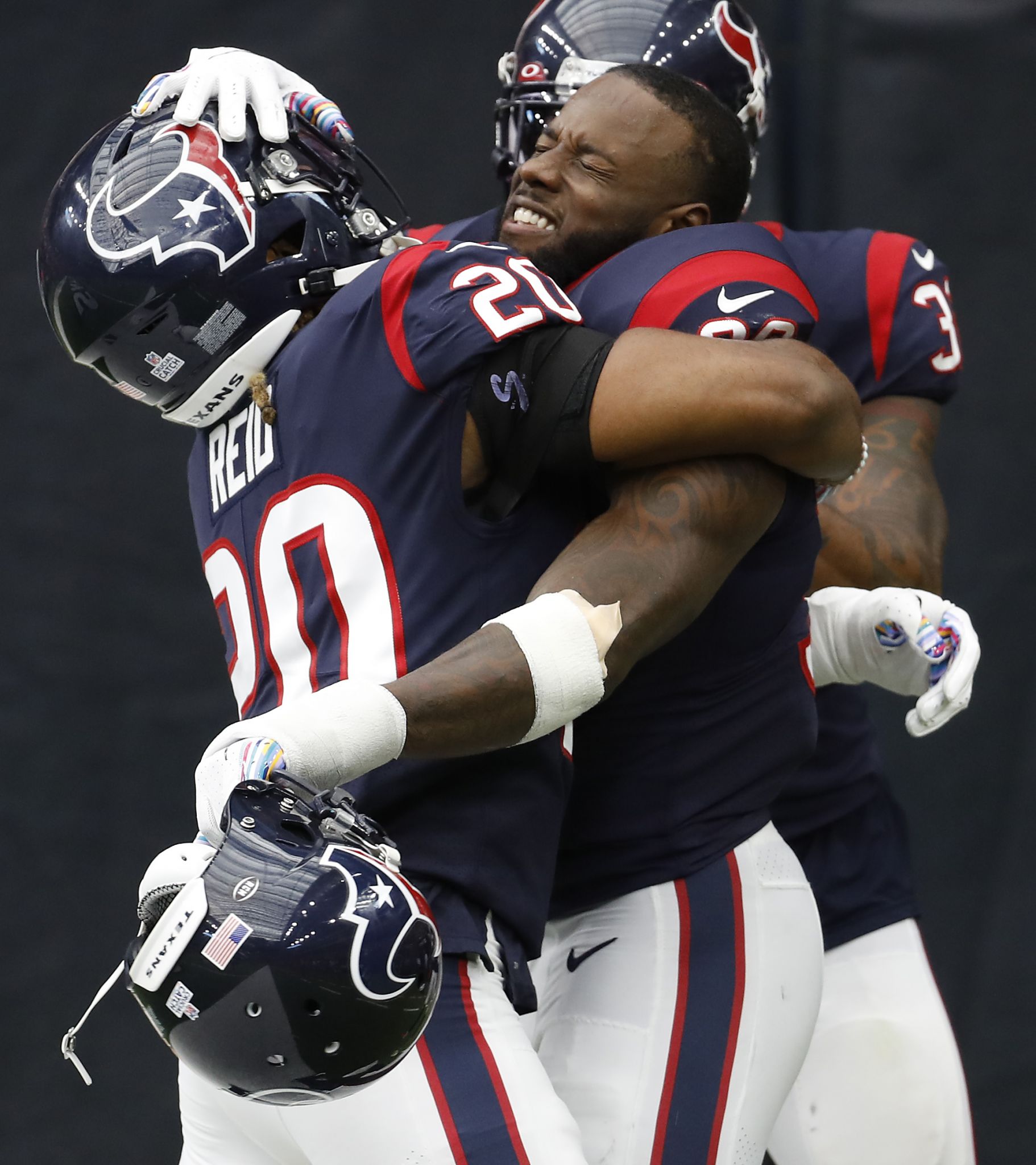 Charles Omenihu cheers on Deshaun Watson against Texans