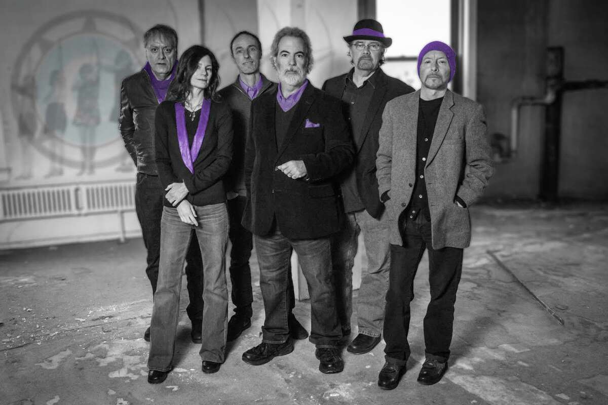 Internationally famous alternative band 10,000 Maniacs will be performing a free concert at Central Green in LaCenterra.