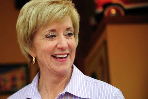 former republican senate nominee linda mcmahon campaigns in