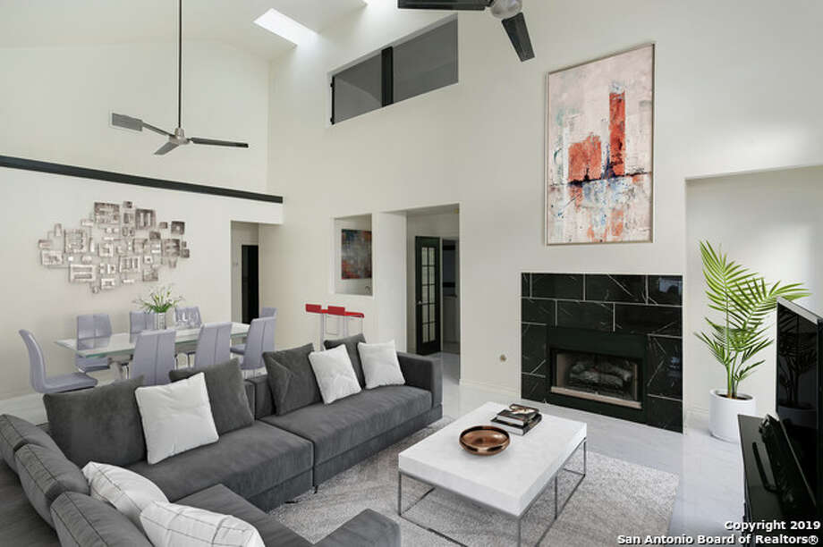 Modern Minimalist Home Draws The Eye With Gorgeous Contemporary