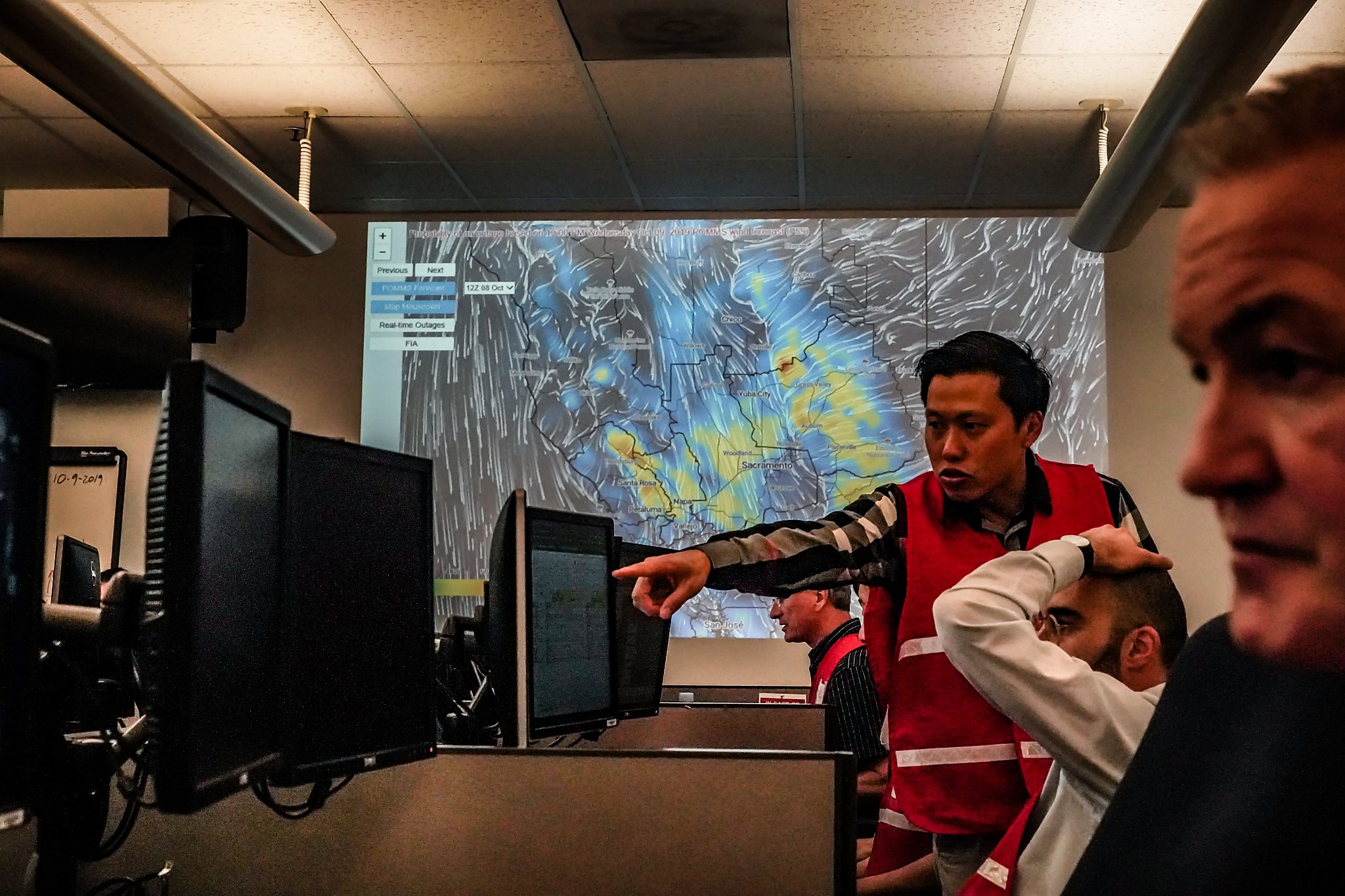 PG&E: Massive power shut-off to hit 800,000 customers, could extend nearly  a week