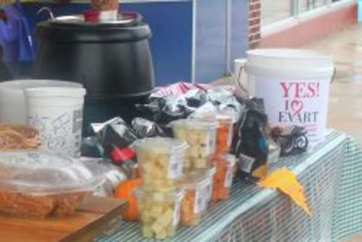 Vendors will be selling homemade crafts and goodies at the Evart Main Street Fall Festival from 9 a.m. to 5 p.m., on Saturday, Oct. 12, in downtown Evart. Festivities will include games, contests, a chili cook-off, a scarecrow contest and live music. (Pioneer file photo)